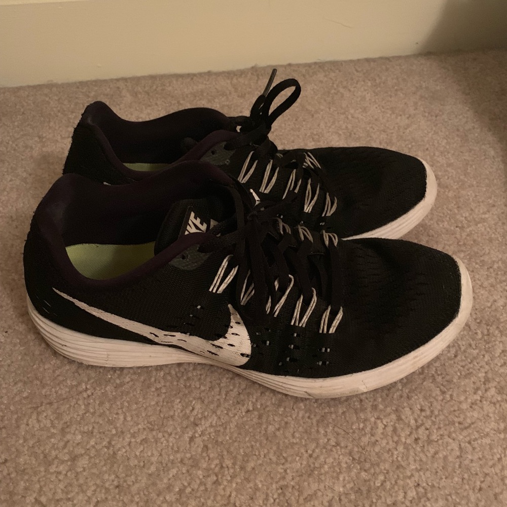 Nike women’s sneakers